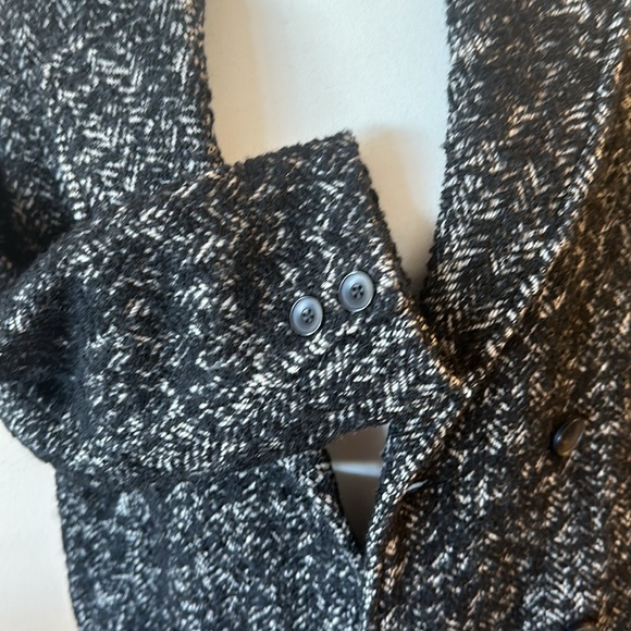 Wool coat over fit style fee size. - Picture 7 of 8